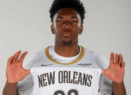 开云-德里克-奎因全场10投5中，得到10分13篮板5助攻